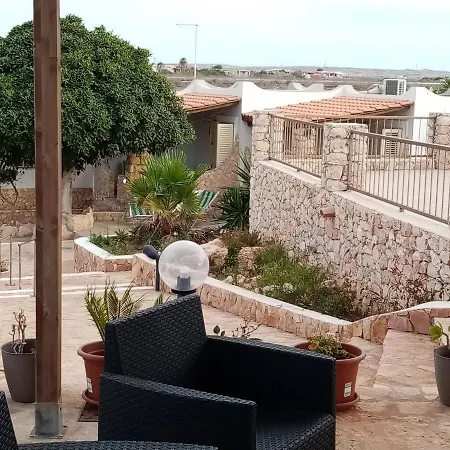 Punta Sottile A 2 Passi Dalla Di Cala Francese