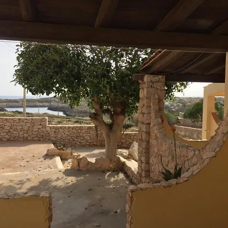 Punta Sottile A 2 Passi Dalla Di Cala Francese Dom wakacyjny Lampedusa