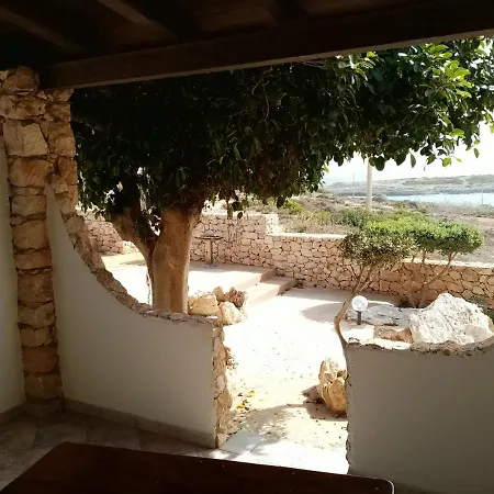 Punta Sottile A 2 Passi Dalla Di Cala Francese * Lampedusa