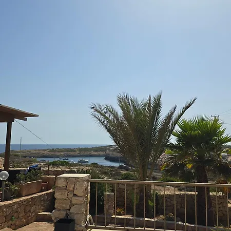 Punta Sottile A 2 Passi Dalla Di Cala Francese *