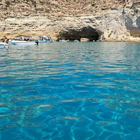 Punta Sottile A 2 Passi Dalla Di Cala Francese בית נופש למפדוזה