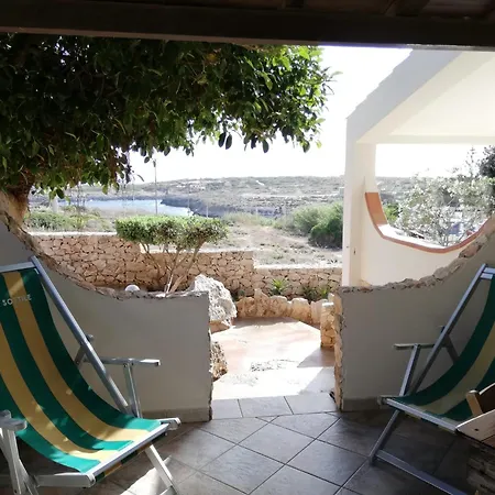 Punta Sottile A 2 Passi Dalla Di Cala Francese