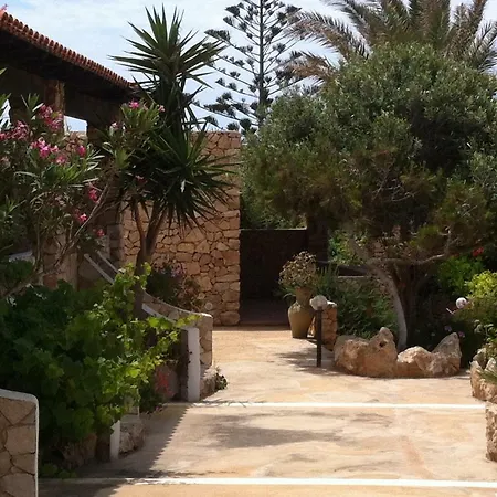 Punta Sottile A 2 Passi Dalla Di Cala Francese * Lampedusa