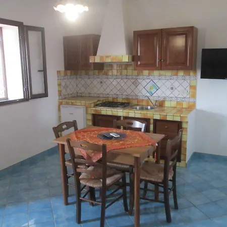 Punta Sottile A 2 Passi Dalla Di Cala Francese למפדוזה